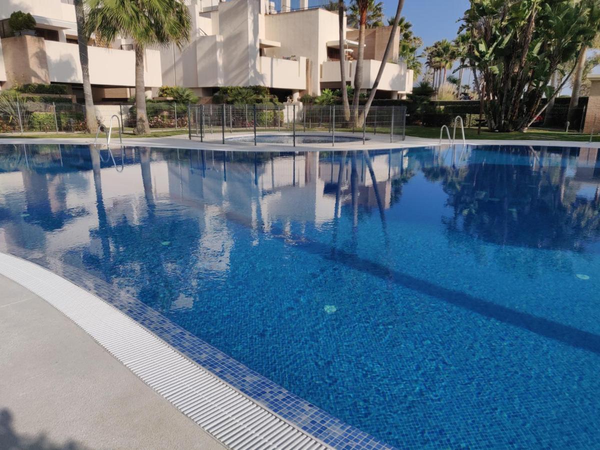 Apartmán Bahia De La Plata Seafront Estepona Exteriér fotografie
