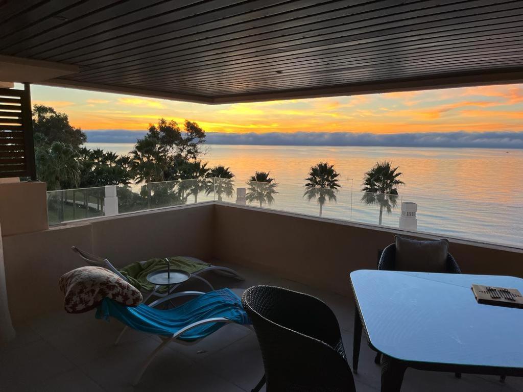 Apartmán Bahia De La Plata Seafront Estepona Exteriér fotografie